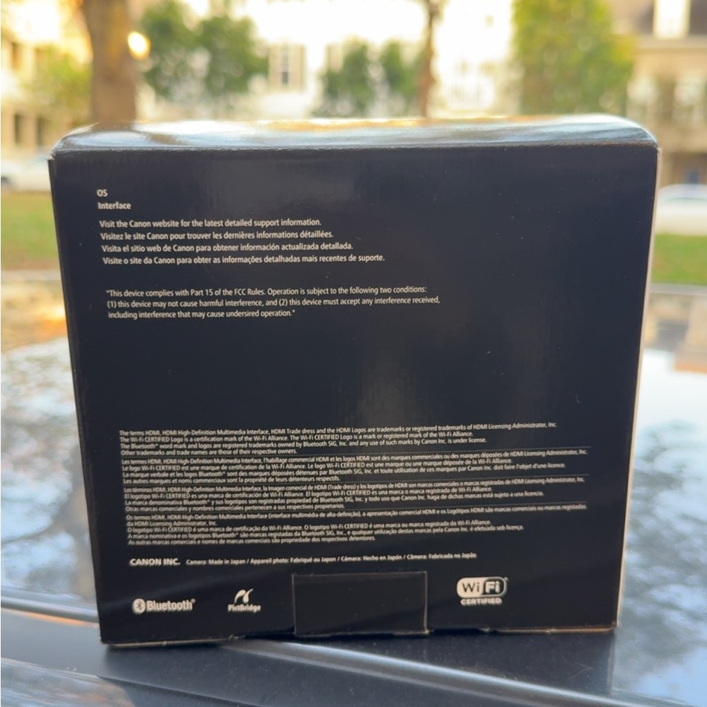 Canon PowerShot G7 X Mark III Box in White and Black